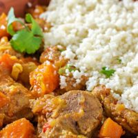 Tajine d'agneau servie avec son riz rond